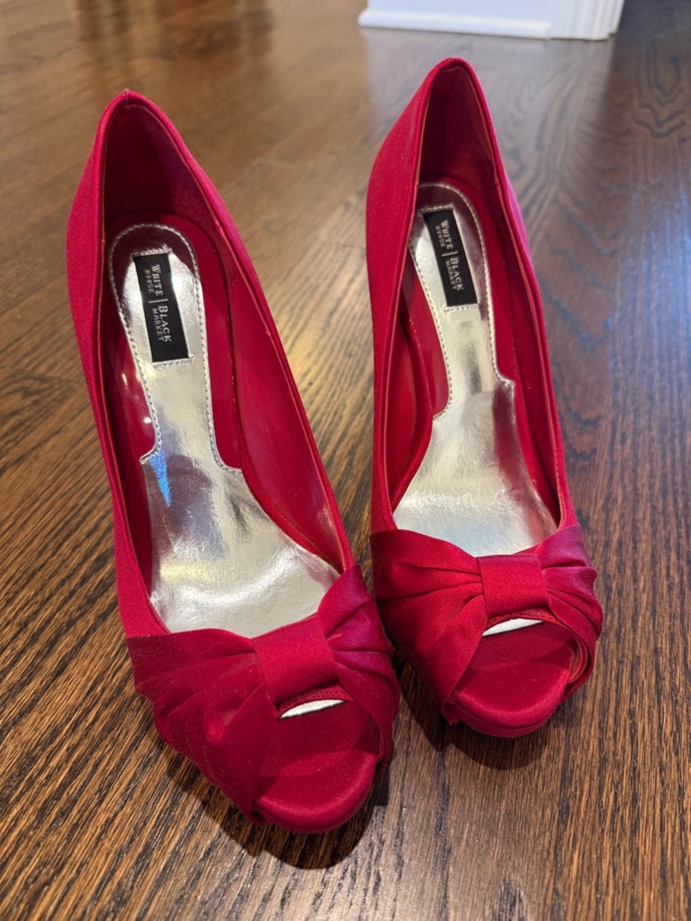 WHBM Red Heels satin White House Black Market  Size 8-1/2